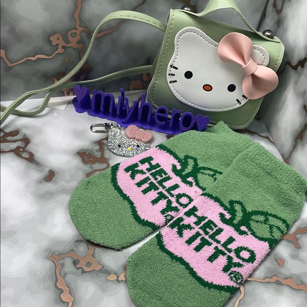 Hello Kitty Set with Green Apple socks, mini faux leather bag & keychain - Picture 1 of 5